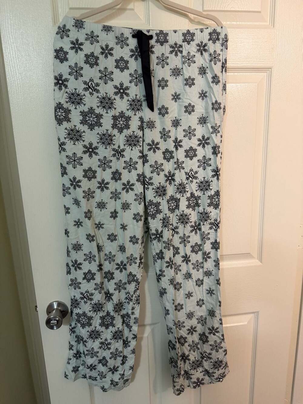 Victoria's Secret Snowflake Print Pajama Lounge Pants